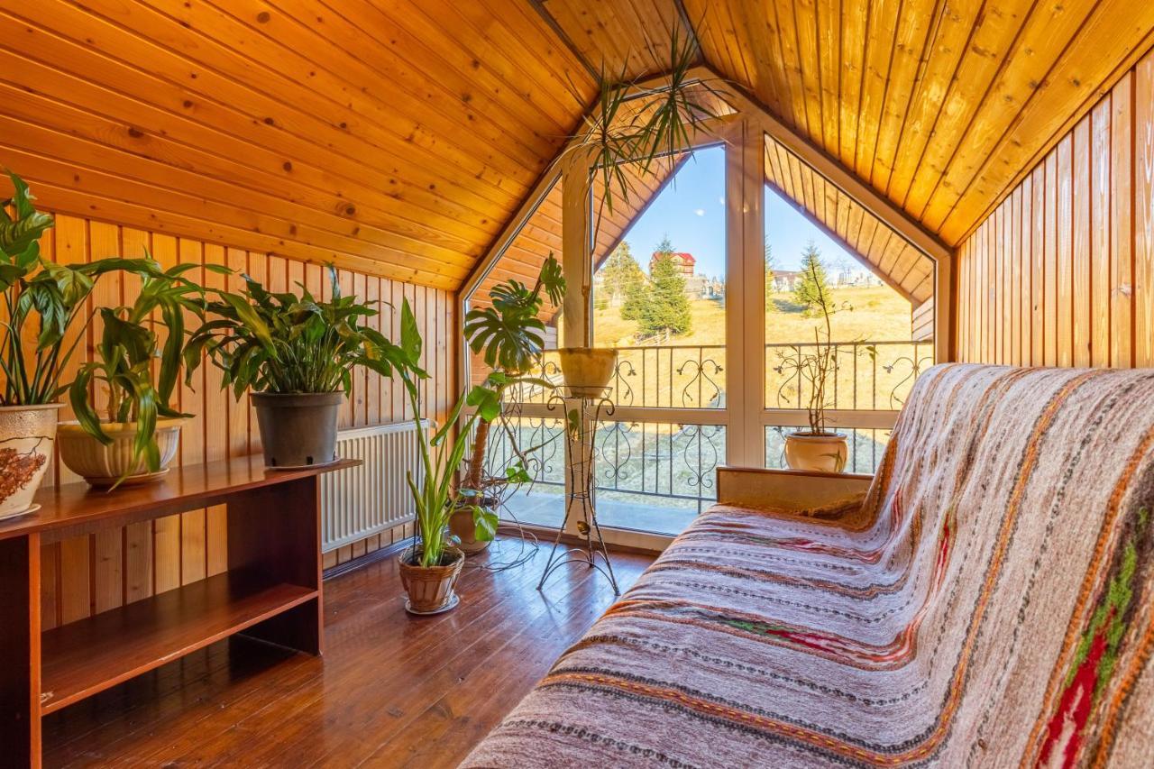 Гуцульська Світлиця Hotel Bukovel Exterior photo