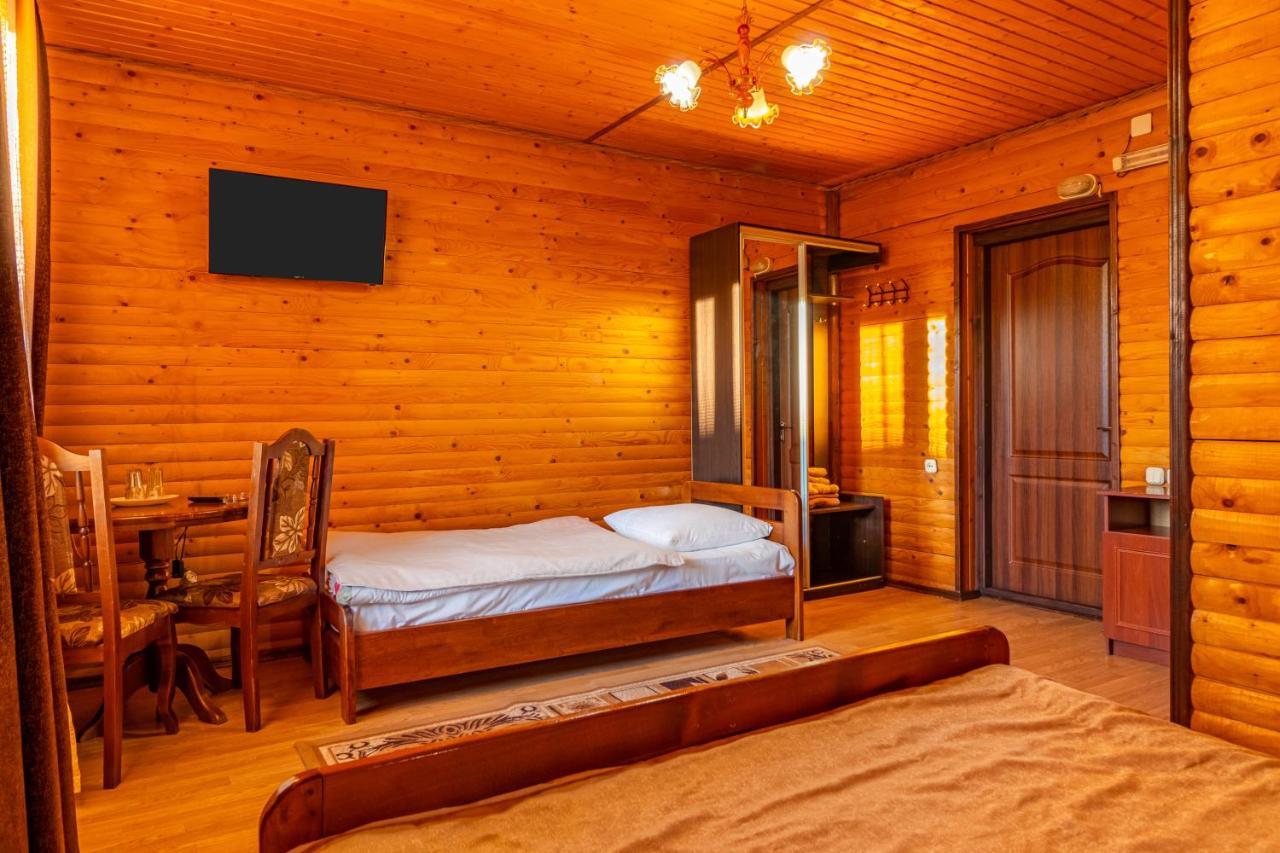 Гуцульська Світлиця Hotel Bukovel Exterior photo